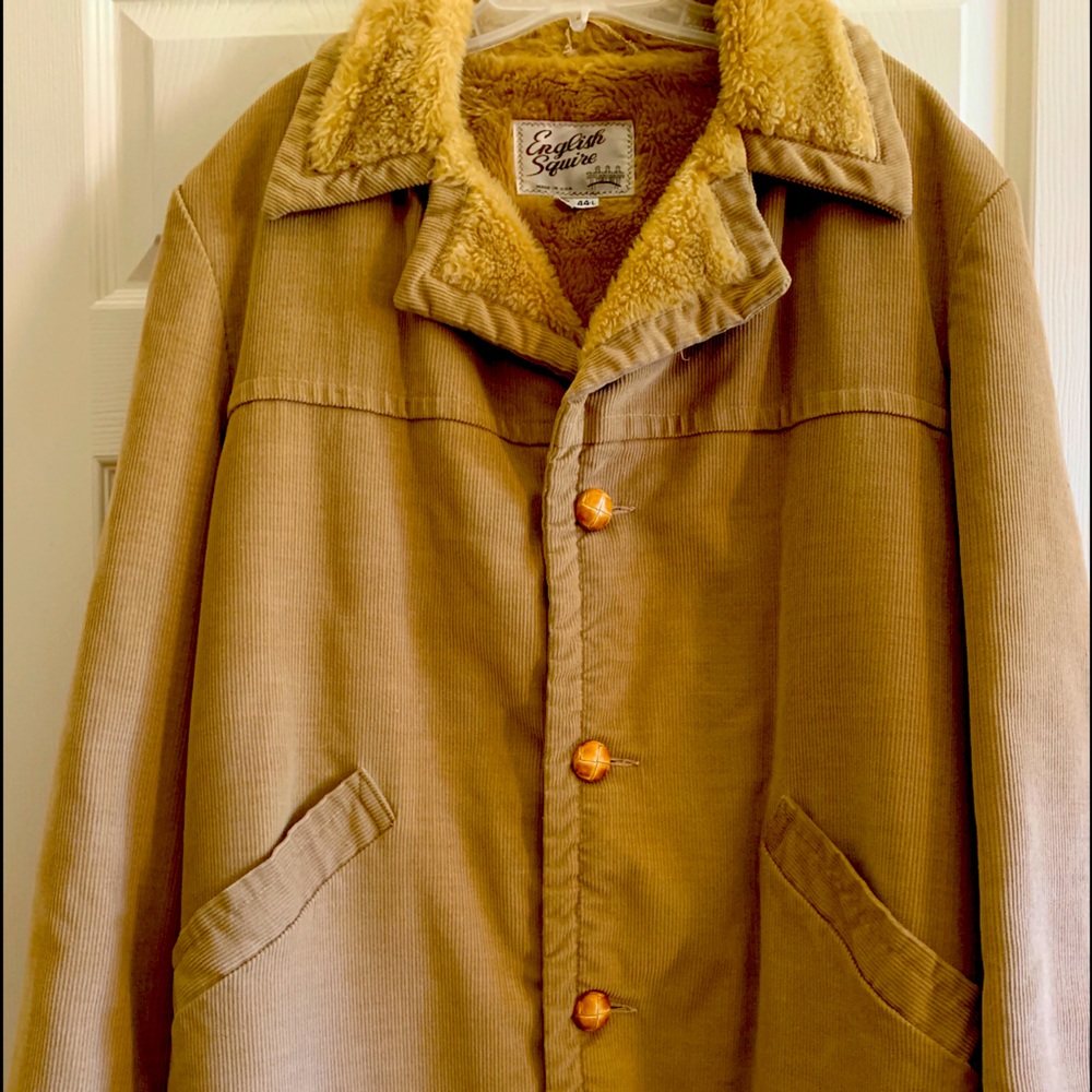 Wide whale corduroy men’s coat. Faux fur lined.44L